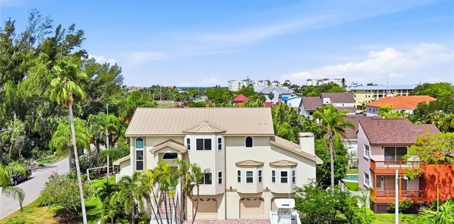 Casa en Tierra Verde, Florida 4 dormitorios, 344.67 m2 № 2151469