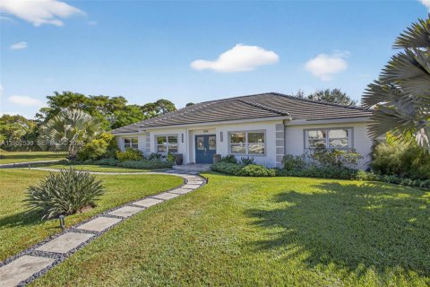 Купить виллу или дом в Палм-Бич-Гарденс, Флорида 3 спальни, 235.6м2, № 2007498 - фото 3