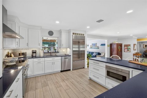 Купить виллу или дом в Палм-Бич-Гарденс, Флорида 3 спальни, 235.6м2, № 2007498 - фото 7