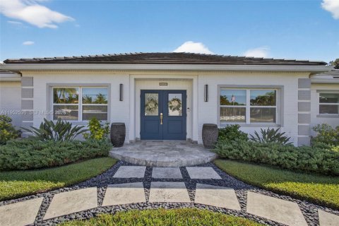 Купить виллу или дом в Палм-Бич-Гарденс, Флорида 3 спальни, 235.6м2, № 2007498 - фото 2