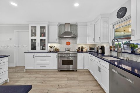 Купить виллу или дом в Палм-Бич-Гарденс, Флорида 3 спальни, 235.6м2, № 2007498 - фото 6