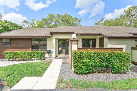 House in Royal Palm Beach, Florida 3 bedrooms, 120.59 sq.m. № 1790614 - photo 1