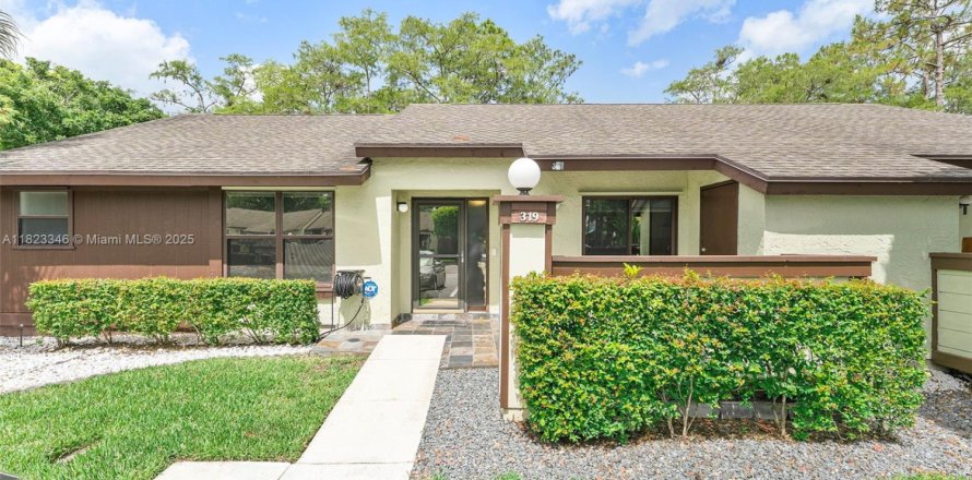 House in Royal Palm Beach, Florida 3 bedrooms, 120.59 sq.m. № 1790614