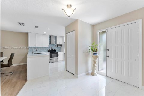 House in Royal Palm Beach, Florida 3 bedrooms, 120.59 sq.m. № 1790614 - photo 3