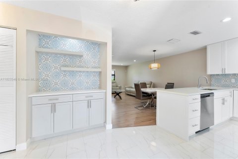 House in Royal Palm Beach, Florida 3 bedrooms, 120.59 sq.m. № 1790614 - photo 4