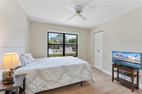 House in Royal Palm Beach, Florida 3 bedrooms, 120.59 sq.m. № 1790614 - photo 19