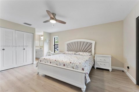 House in Royal Palm Beach, Florida 3 bedrooms, 120.59 sq.m. № 1790614 - photo 24