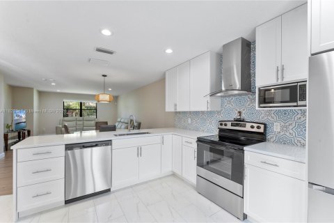 House in Royal Palm Beach, Florida 3 bedrooms, 120.59 sq.m. № 1790614 - photo 7