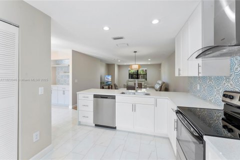 House in Royal Palm Beach, Florida 3 bedrooms, 120.59 sq.m. № 1790614 - photo 5