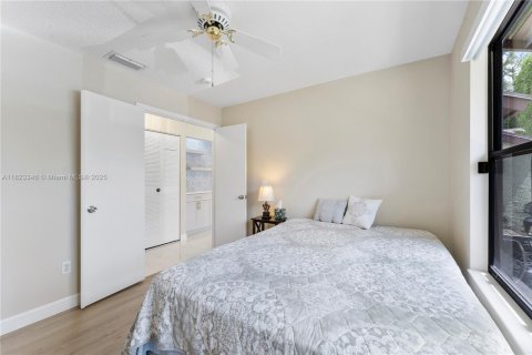 House in Royal Palm Beach, Florida 3 bedrooms, 120.59 sq.m. № 1790614 - photo 20