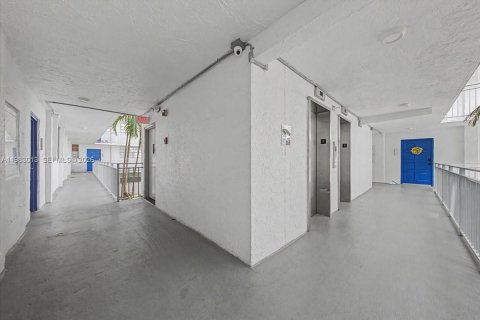 Купить кондоминиум в Майами, Флорида 2 спальни, 86.03м2, № 2047782 - фото 14