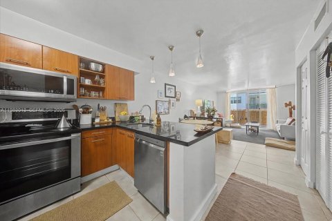 Купить кондоминиум в Майами, Флорида 2 спальни, 86.03м2, № 2047782 - фото 6