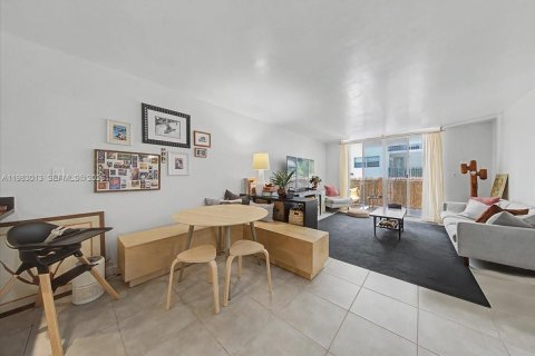 Кондоминиум с 2 спальнями в Майами, Флорида № 2047782