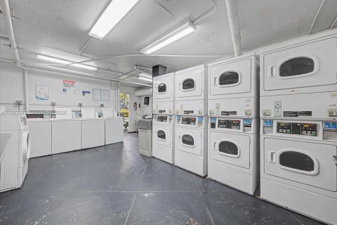 Купить кондоминиум в Майами, Флорида 2 спальни, 86.03м2, № 2047782 - фото 15