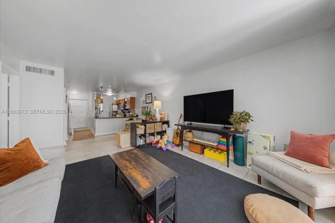 Купить кондоминиум в Майами, Флорида 2 спальни, 86.03м2, № 2047782 - фото 4