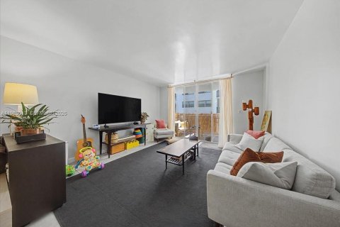 Купить кондоминиум в Майами, Флорида 2 спальни, 86.03м2, № 2047782 - фото 5