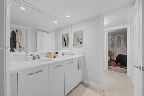 Купить кондоминиум в Майами, Флорида 2 спальни, 86.03м2, № 2047782 - фото 10