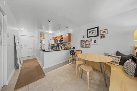 Купить кондоминиум в Майами, Флорида 2 спальни, 86.03м2, № 2047782 - фото 3