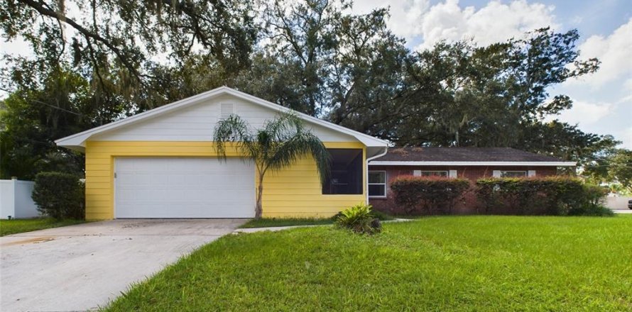 House in Brandon, Florida 4 bedrooms, 187.66 sq.m. № 1395574