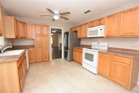 Casa en venta en Lakeland, Florida, 4 dormitorios, 179.12 m2 № 2156669 - foto 6