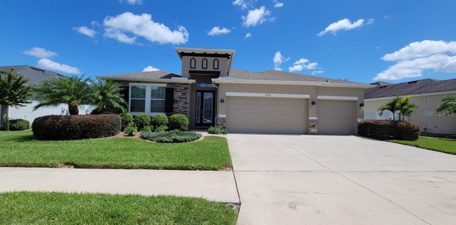 House in Valrico, Florida 4 bedrooms, 224.73 sq.m. № 2209850
