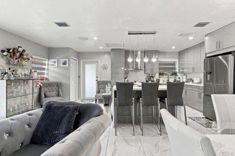 Купить виллу или дом в Майами-Гарденс, Флорида 3 спальни, 117.24м2, № 2365650 - фото 13