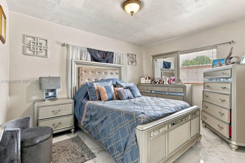 Купить виллу или дом в Майами-Гарденс, Флорида 3 спальни, 117.24м2, № 2365650 - фото 26