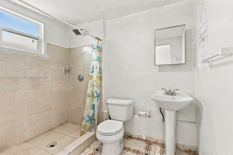 Купить виллу или дом в Майами-Гарденс, Флорида 3 спальни, 117.24м2, № 2365650 - фото 28
