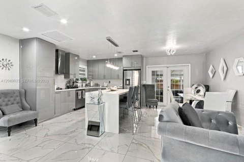 Купить виллу или дом в Майами-Гарденс, Флорида 3 спальни, 117.24м2, № 2365650 - фото 7