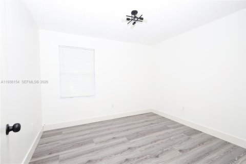 House in Homestead, Florida 3 bedrooms, 103.86 sq.m. № 1998245 - photo 17