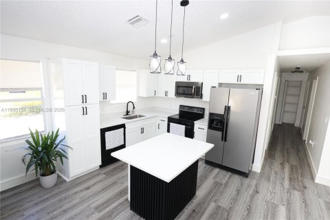 House in Homestead, Florida 3 bedrooms, 103.86 sq.m. № 1998245 - photo 8