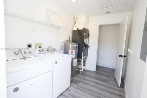 House in Homestead, Florida 3 bedrooms, 103.86 sq.m. № 1998245 - photo 23