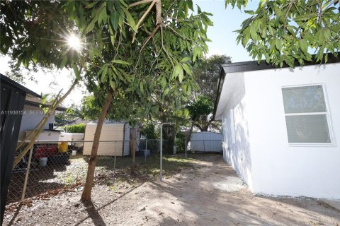 House in Homestead, Florida 3 bedrooms, 103.86 sq.m. № 1998245 - photo 26