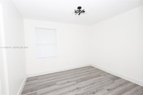 House in Homestead, Florida 3 bedrooms, 103.86 sq.m. № 1998245 - photo 12