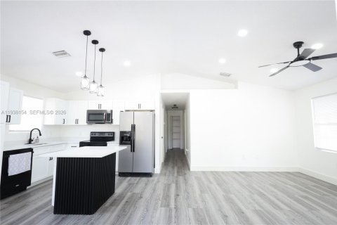 House in Homestead, Florida 3 bedrooms, 103.86 sq.m. № 1998245 - photo 5