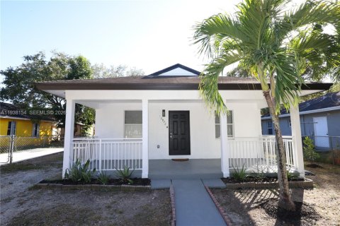 House in Homestead, Florida 3 bedrooms, 103.86 sq.m. № 1998245