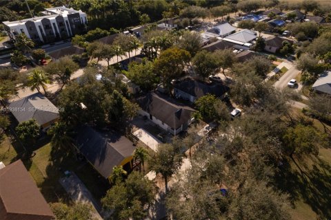 House in Homestead, Florida 3 bedrooms, 103.86 sq.m. № 1998245 - photo 29