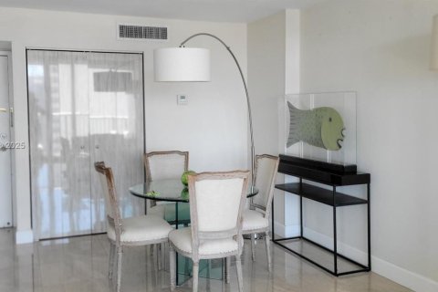 Condominio en venta en Miami Beach, Florida, 1 dormitorio, 104.24 m2 № 1973473 - foto 3
