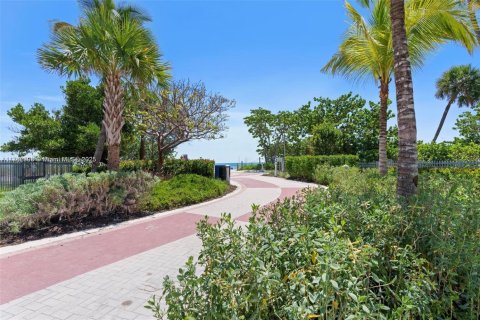 Condominio en venta en Miami Beach, Florida, 1 dormitorio, 104.24 m2 № 1973473 - foto 21