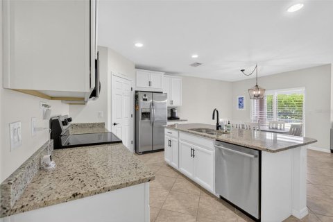 House in Fort Myers, Florida 4 bedrooms, 169.83 sq.m. № 1866878 - photo 18