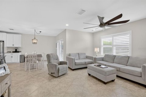 House in Fort Myers, Florida 4 bedrooms, 169.83 sq.m. № 1866878 - photo 26
