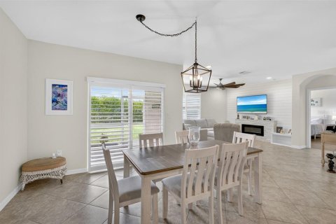 House in Fort Myers, Florida 4 bedrooms, 169.83 sq.m. № 1866878 - photo 24