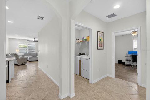 House in Fort Myers, Florida 4 bedrooms, 169.83 sq.m. № 1866878 - photo 8