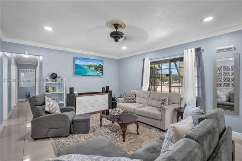 Купить виллу или дом в Майами, Флорида 3 спальни, 126.72м2, № 1965324 - фото 7