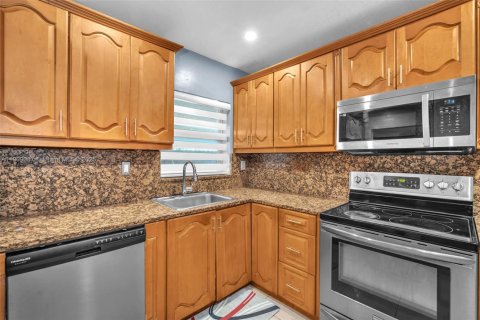 Купить виллу или дом в Майами, Флорида 3 спальни, 126.72м2, № 1965324 - фото 11