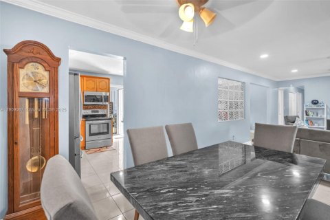 Купить виллу или дом в Майами, Флорида 3 спальни, 126.72м2, № 1965324 - фото 10