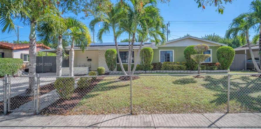 Дом в Майами, Флорида 3 спальни, 126.72м2 № 1965324