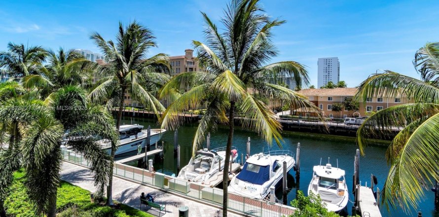 Condominio en Aventura, Florida, 3 dormitorios № 1800915