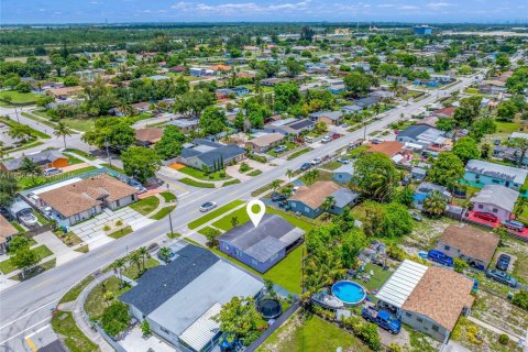 House in Miami Gardens, Florida 3 bedrooms, 128.11 sq.m. № 1949138 - photo 30