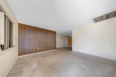 House in Miami Gardens, Florida 3 bedrooms, 128.11 sq.m. № 1949138 - photo 2